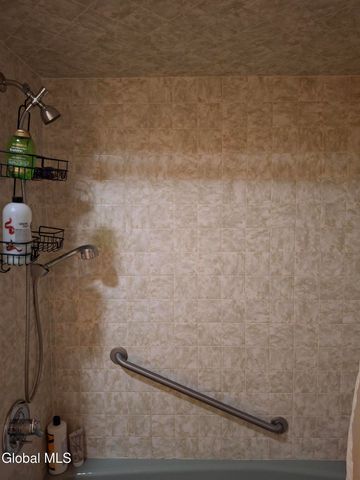 24 Juracka Parkway, Rotterdam, NY 12306