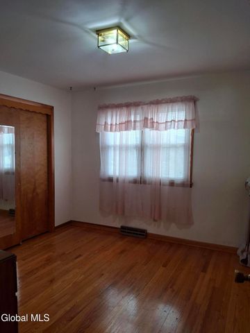 24 Juracka Parkway, Rotterdam, NY 12306