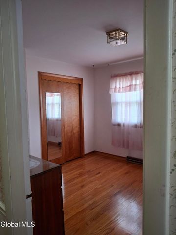 24 Juracka Parkway, Rotterdam, NY 12306