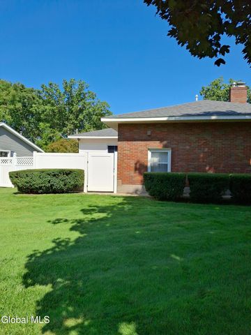 24 Juracka Parkway, Rotterdam, NY 12306