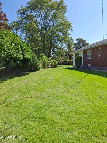 24 Juracka Parkway, Rotterdam, NY 12306