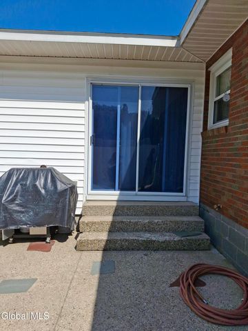 24 Juracka Parkway, Rotterdam, NY 12306