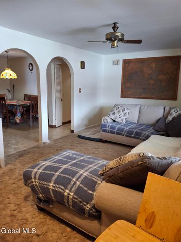 24 Juracka Parkway, Rotterdam, NY 12306