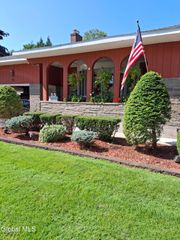 24 Juracka Parkway, Rotterdam, NY 12306