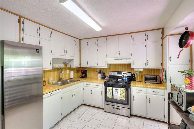 3713 Quail Hollow, Snellville, GA 30039