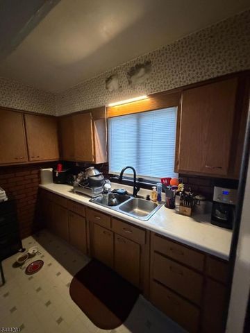 9 Chestnut St, Sussex Boro, NJ 07461