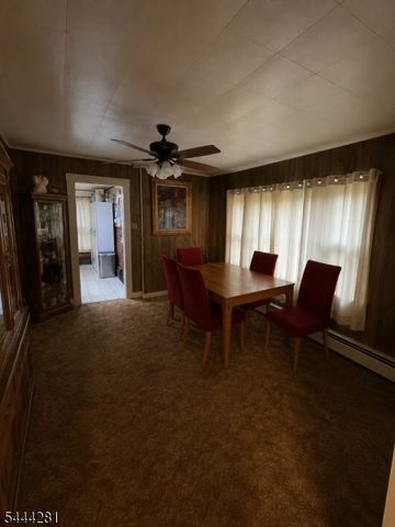 9 Chestnut St, Sussex Boro, NJ 07461