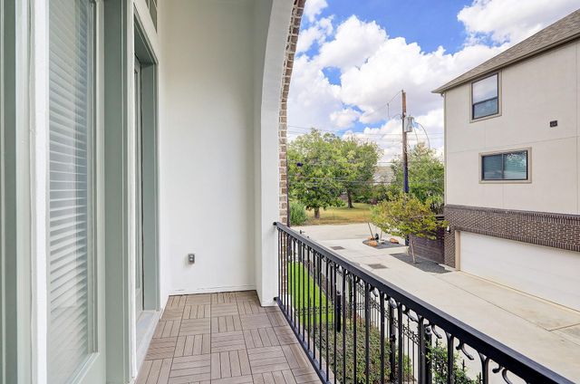 1110 Thompson Street, Houston, TX 77007