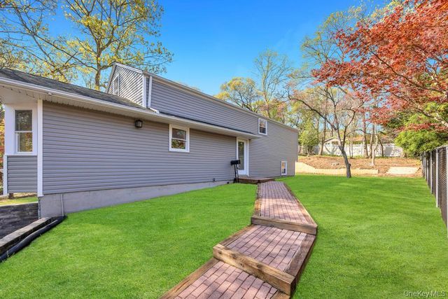 14 Woodvale Avenue, Kings Park, NY 11754