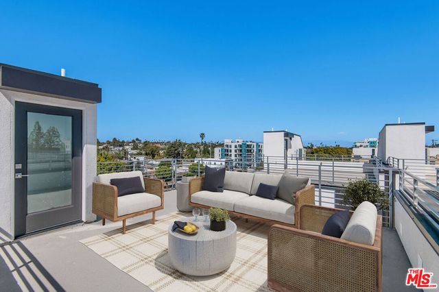 12610 Venice Boulevard, Los Angeles, CA 90066