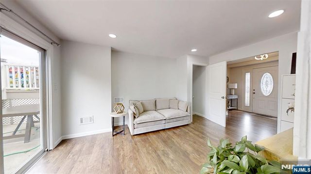 13 Moryan Road, Edison, NJ 08817