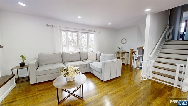 13 Moryan Road, Edison, NJ 08817