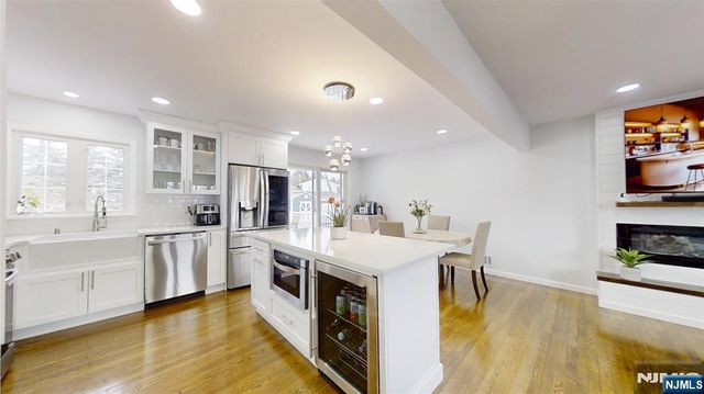 13 Moryan Road, Edison, NJ 08817