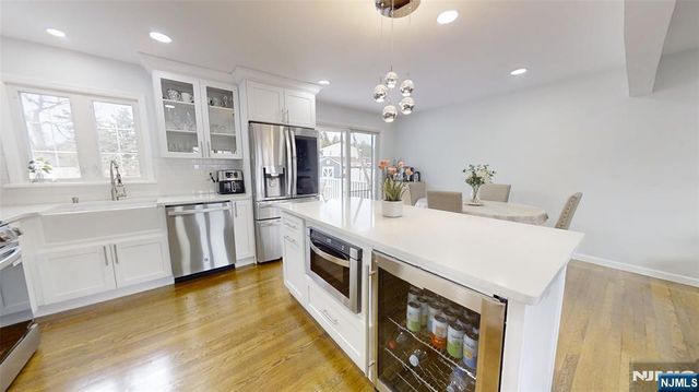 13 Moryan Road, Edison, NJ 08817