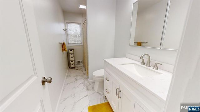 13 Moryan Road, Edison, NJ 08817