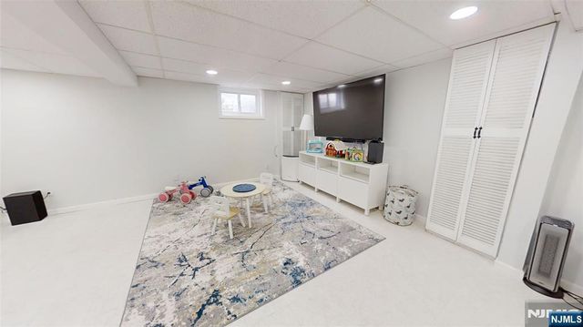 13 Moryan Road, Edison, NJ 08817