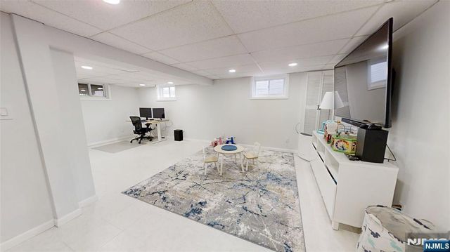 13 Moryan Road, Edison, NJ 08817