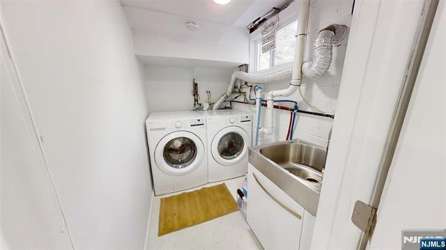 13 Moryan Road, Edison, NJ 08817