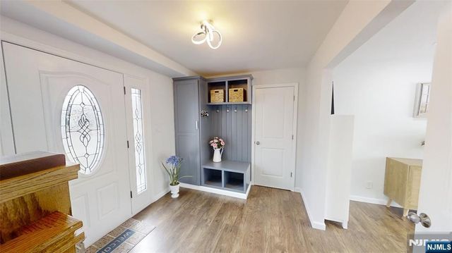 13 Moryan Road, Edison, NJ 08817