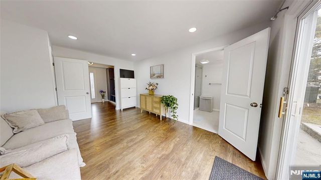 13 Moryan Road, Edison, NJ 08817