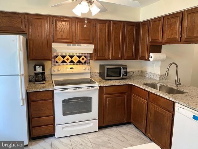 1608 10TH ST S, Arlington, VA 22204