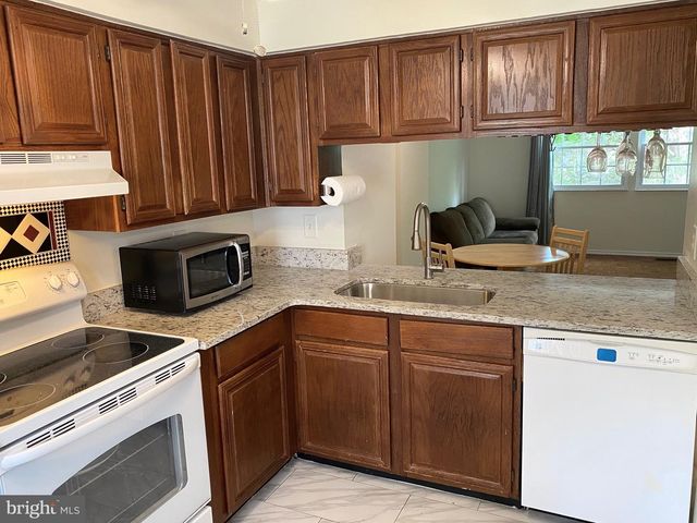 1608 10TH ST S, Arlington, VA 22204