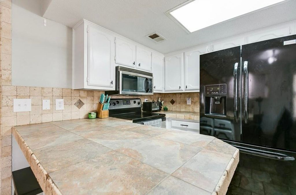 Image 10 of property listing at 1305 N Broadway Street, Mertzon, TX 76941