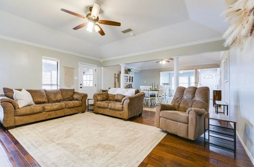Image 16 of property listing at 1305 N Broadway Street, Mertzon, TX 76941