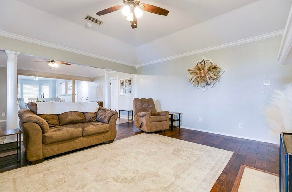 Image 17 of property listing at 1305 N Broadway Street, Mertzon, TX 76941