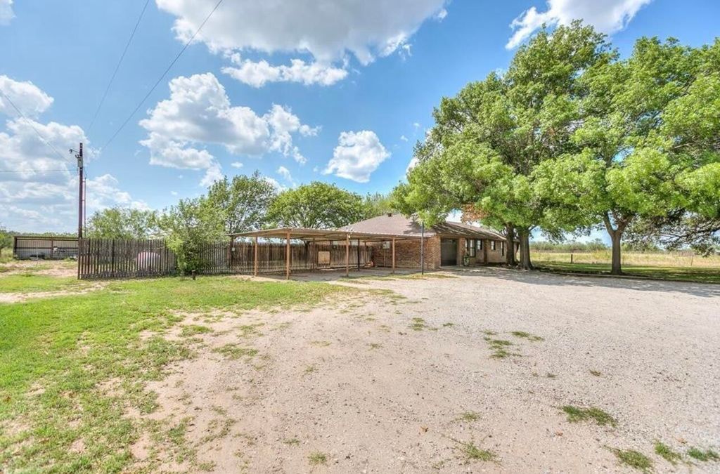 Image 2 of property listing at 1305 N Broadway Street, Mertzon, TX 76941