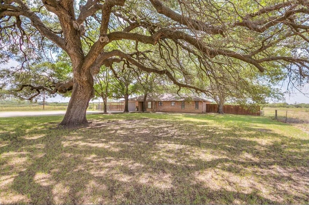 Image 3 of property listing at 1305 N Broadway Street, Mertzon, TX 76941