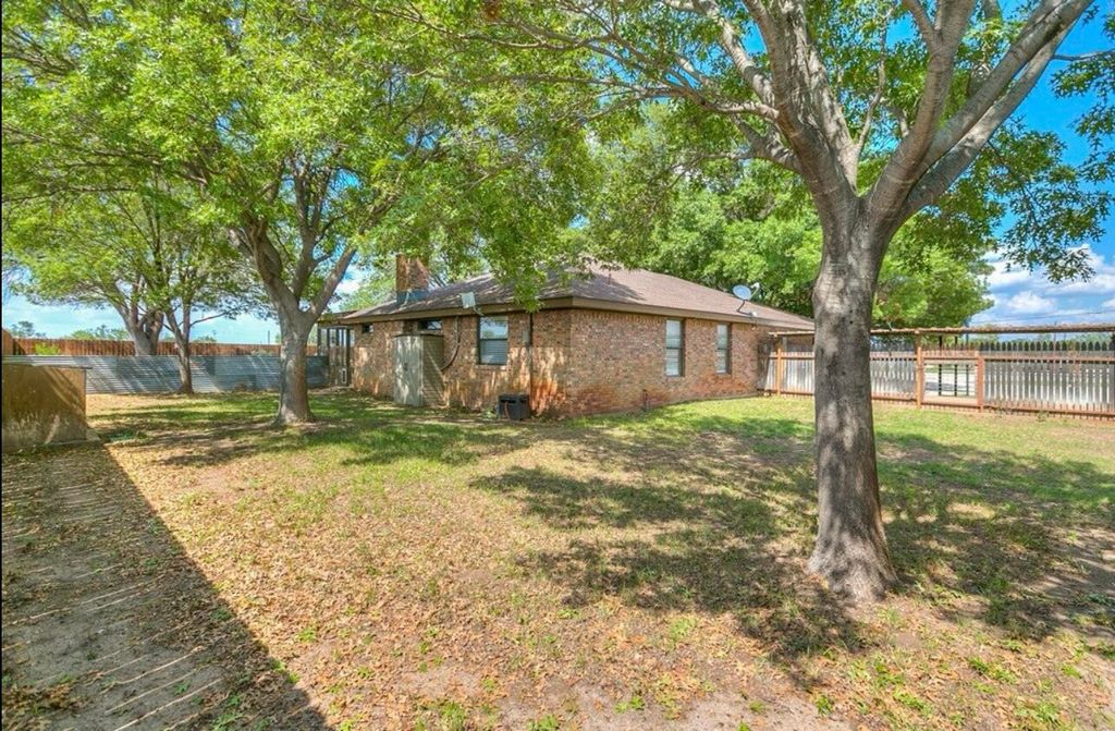 Image 34 of property listing at 1305 N Broadway Street, Mertzon, TX 76941