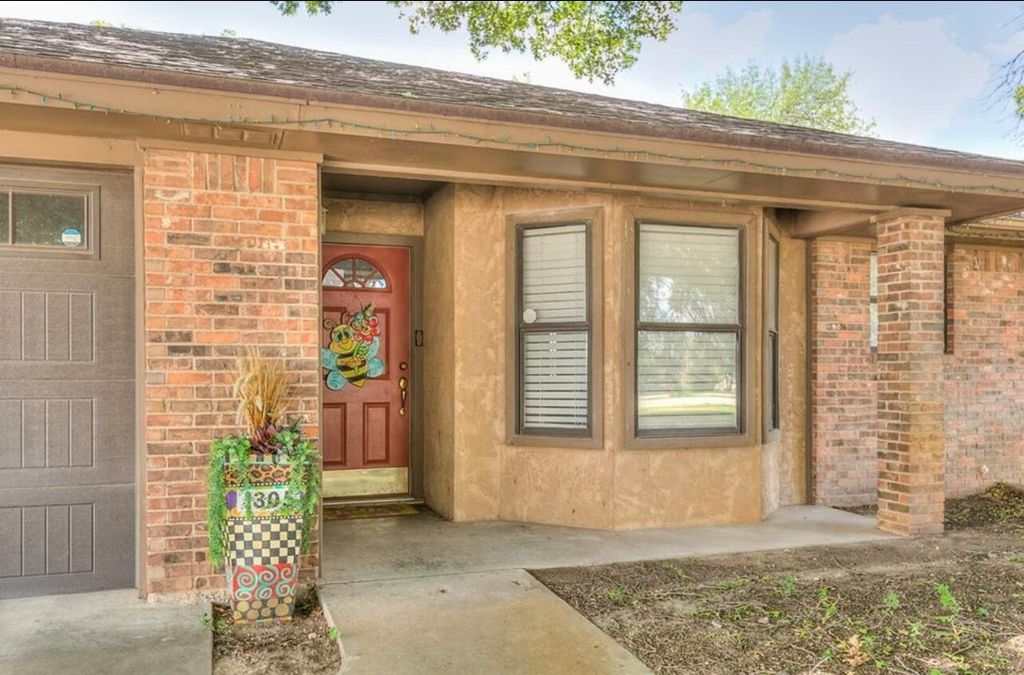 Image 6 of property listing at 1305 N Broadway Street, Mertzon, TX 76941