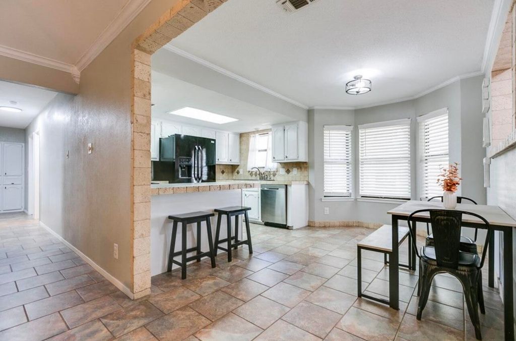 Image 7 of property listing at 1305 N Broadway Street, Mertzon, TX 76941