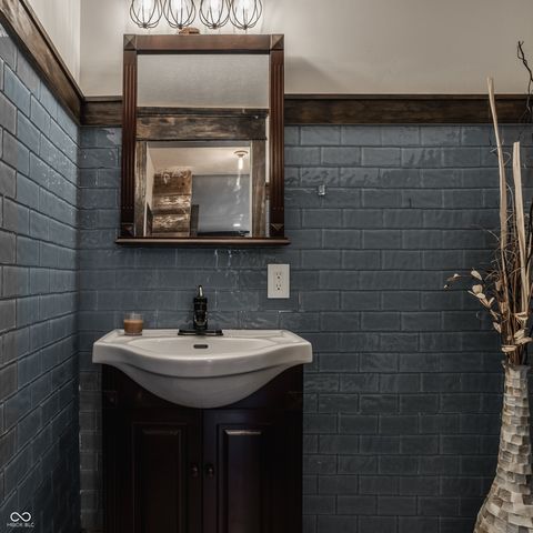 5325 Creekbend Drive, Carmel, IN 46033