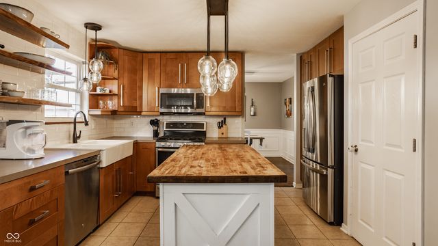 5325 Creekbend Drive, Carmel, IN 46033