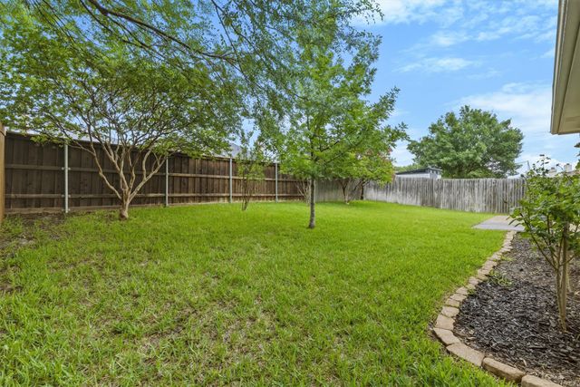 6803 Woodcrest Lane, Sachse, TX 75048