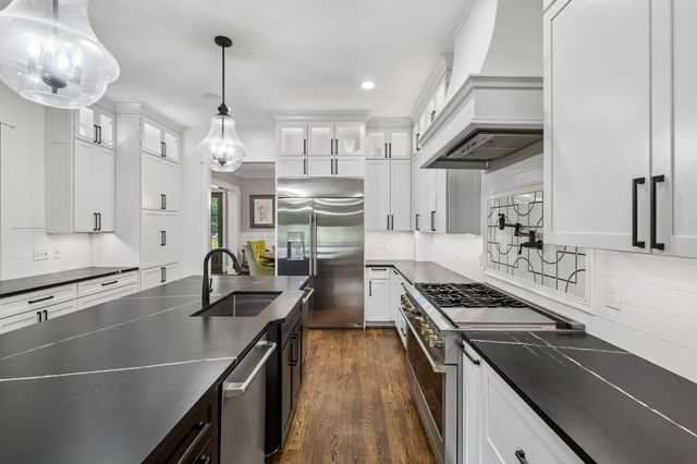 8231 Glover Dr, Brentwood, TN 37027