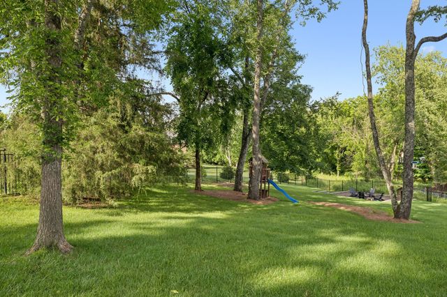 8231 Glover Dr, Brentwood, TN 37027
