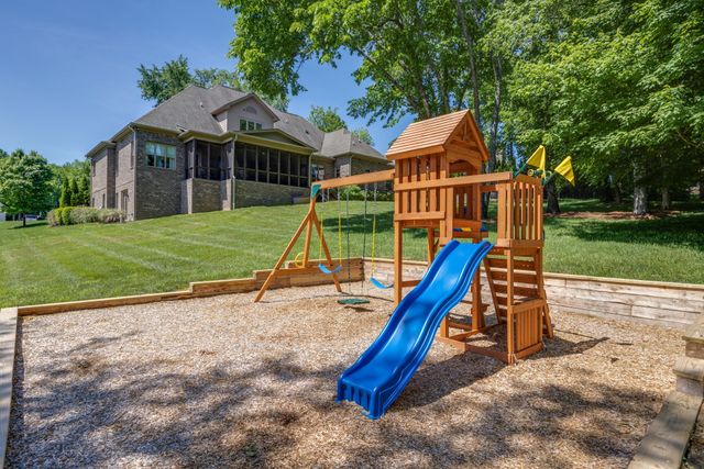 8231 Glover Dr, Brentwood, TN 37027