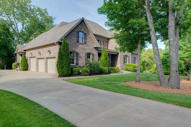 8231 Glover Dr, Brentwood, TN 37027