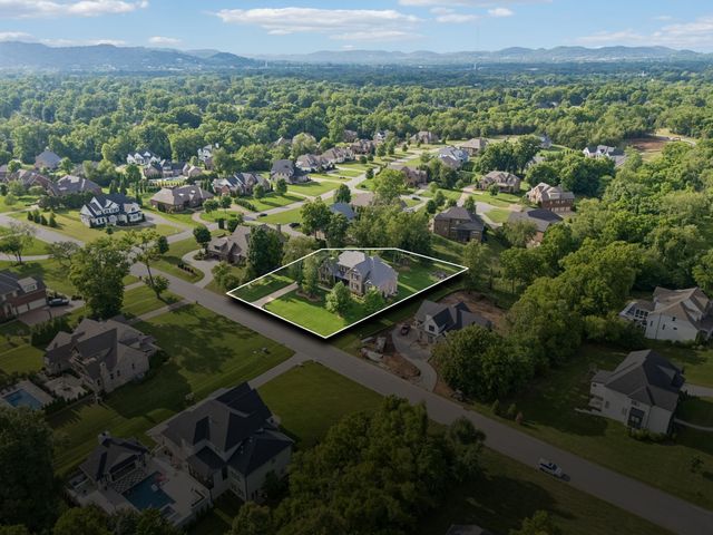 8231 Glover Dr, Brentwood, TN 37027
