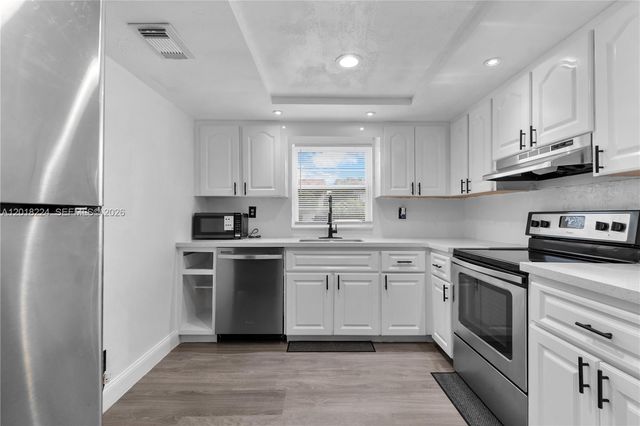 7958 SW 6th St, North Lauderdale, FL 33068