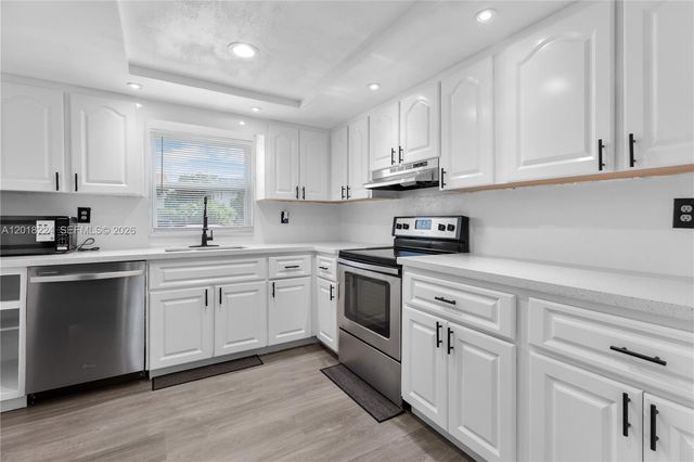 7958 SW 6th St, North Lauderdale, FL 33068