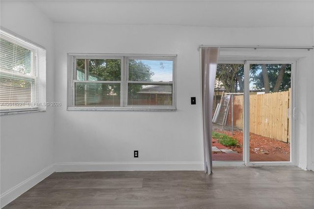 7958 SW 6th St, North Lauderdale, FL 33068
