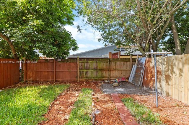 7958 SW 6th St, North Lauderdale, FL 33068