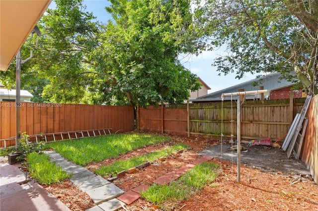 7958 SW 6th St, North Lauderdale, FL 33068