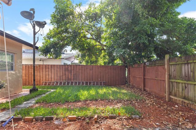 7958 SW 6th St, North Lauderdale, FL 33068