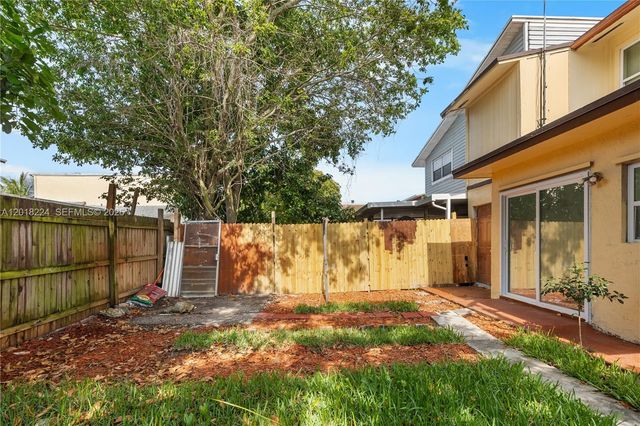 7958 SW 6th St, North Lauderdale, FL 33068