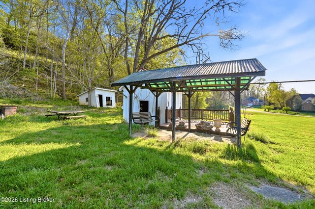 8001 Rock Hill Rd, Prospect, KY 40059